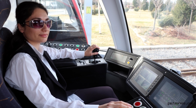 Tramvaylar kadın vatmanlara emanet