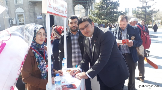 Yeniden Refah Partisi Kayseri İl Başkanlığı 8 Mart Kadınlar Günü Standı Kurdu