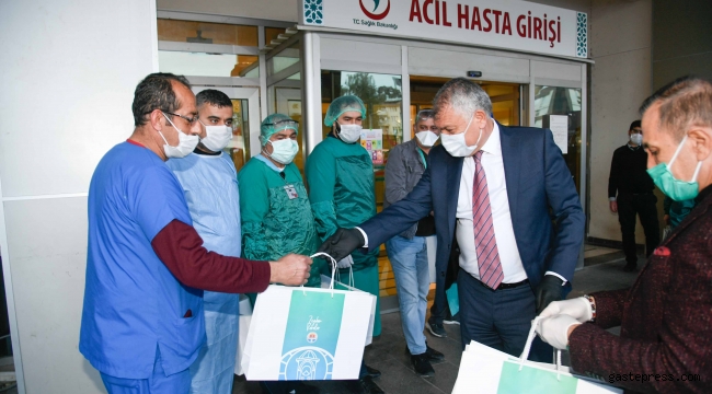 Adana Büyükşehir Belediyesi Başkanı Zeydan Karalar, suya indirim ve nakdi yardım müjdesi verdi…
