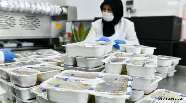 Ankara Büyükşehir Belediye Başkanı Mansur Yavaş, "Bir iftar da benden" kampanyası başlattı.