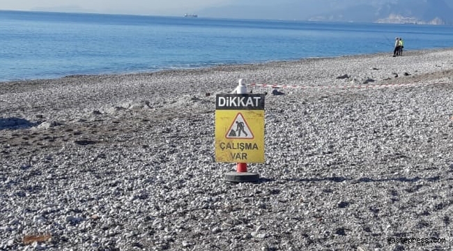 Antalya Konyaaltı Sahili’nde kapsamlı bakım çalışmaları!
