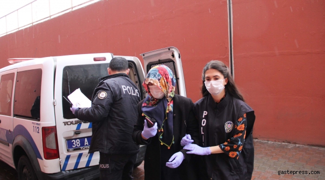 Apartmanda koronavirüs paniğine neden olan madde, 'büyü' için sürülen domuz yağı çıktı