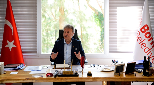 Bornova Belediye Başkanı Dr. Mustafa İduğ, tüm Bornovalıları saat 19.20'de balkonlarda İzmir Marşı söylemeye davet etti.