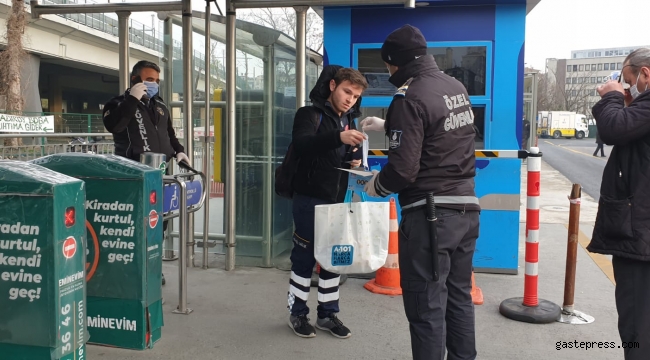  İBB, Toplu Ulaşımda Maske Dağıtmaya Başladı