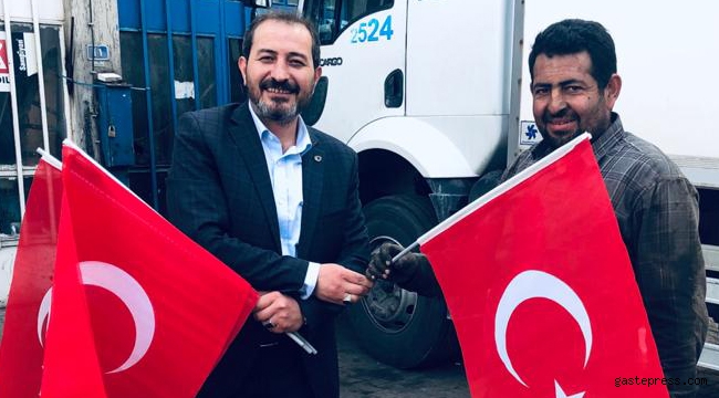 İYİ Parti Kayseri Kocasinan Belediyesi Meclis Üyesi Osman Türk Esnafa Türk Bayrağı Dağıttı!