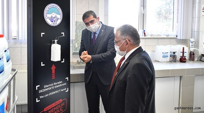 Kayseri Büyükşehir Belediyesi, maskeden sonra dezenfektan üretimine de başladı!