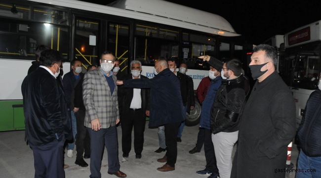 Kayseri'de halk otobüs şoförleri gönderilen 'mesaj' üzerine yol kapatıp eylem yaptı