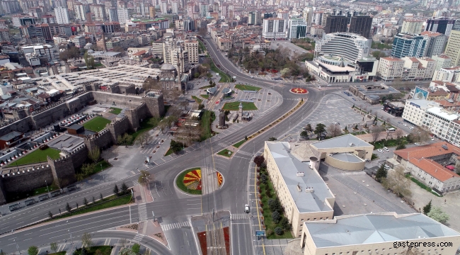 Kayseri'de meydanlar boş kaldı