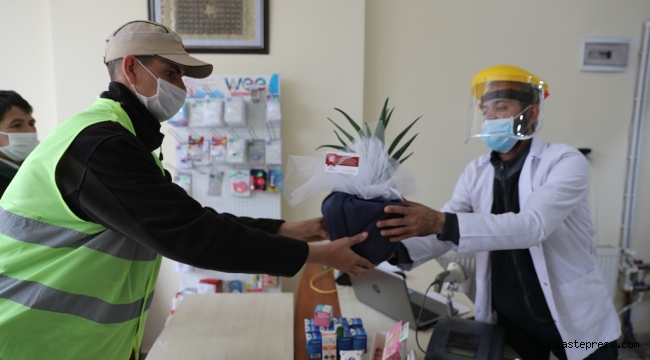 Kayseri Kocasinan Belediye Başkanı Ahmet Çolakbayrakdar'dan Sağlık Çalışanlarına Jest