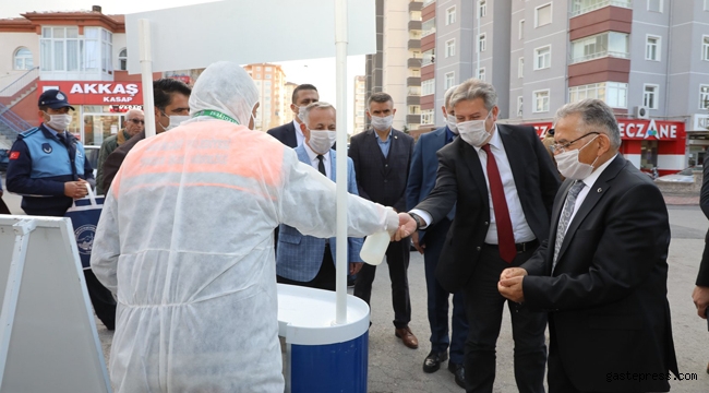 Kayseri Melikgazi'de Başkan Palancıoğlu, Pazaryerinde Koronavirüs Önlemlerini Denetledi ve Alışveriş Yaptı!