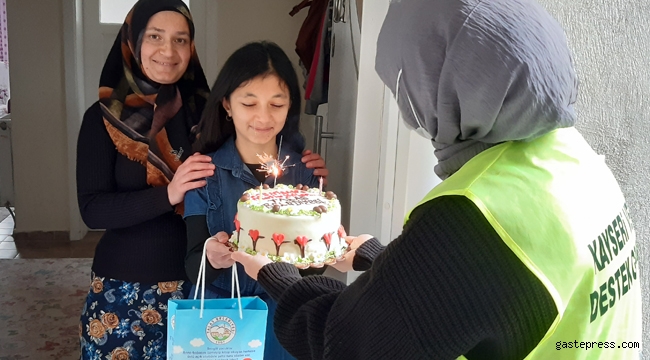 Kayseri Talas'ta 23 Nisan Çocuklarına Sürpriz Doğum Günü!