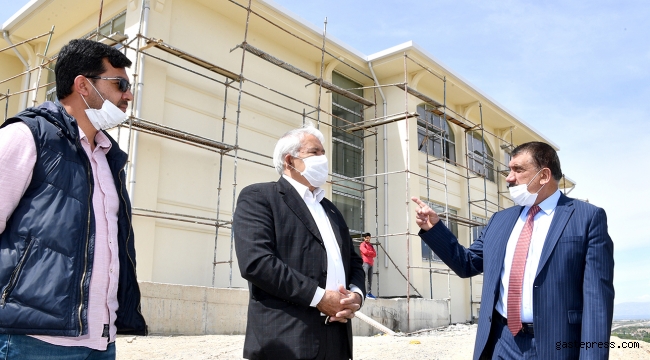 Malatya Büyükşehir Belediye Başkanı Gürkan, inşaatı devam eden Gençlik Merkezini yerinde inceledi