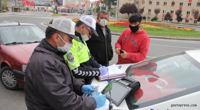 Sokağa çıkma yasağını ihlal eden baba ve oğluna para cezası