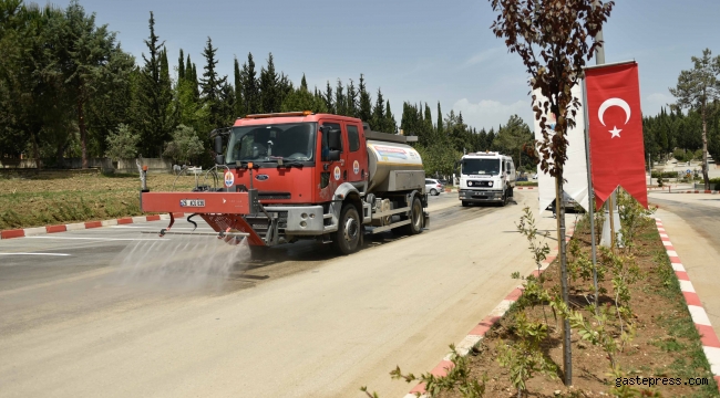 Adana Büyükşehir'den Mezarlıklarda Ramazan Bayramı hazırlığı