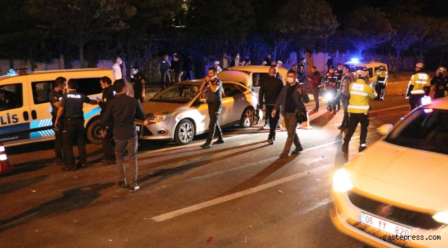 Ankara'da polis uygulama noktasına araç daldı: Yaralılar var