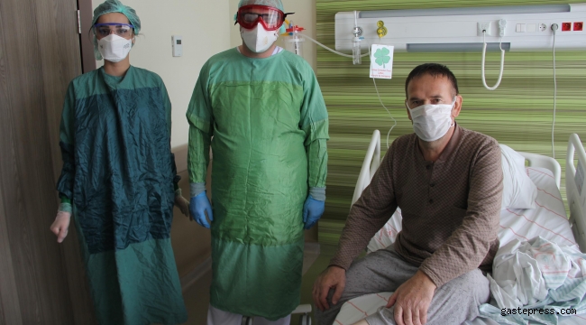 Anne ve oğlunu koronavirüs ayırdı