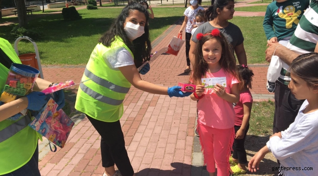 Başkan Böcek’ten çocuklara oyuncak sürprizi