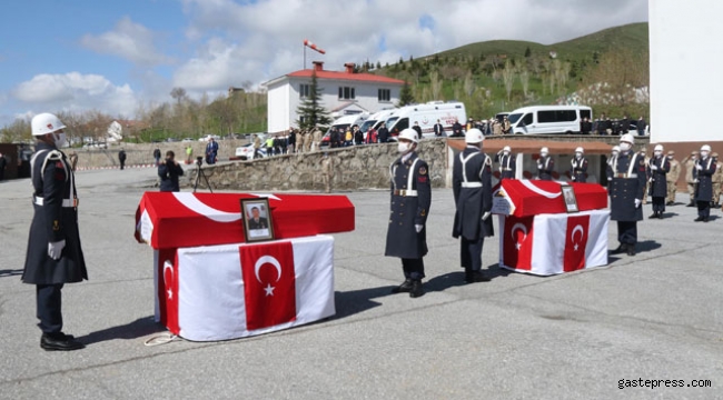 Bitlis'te şehit uzman çavuşlar için tören