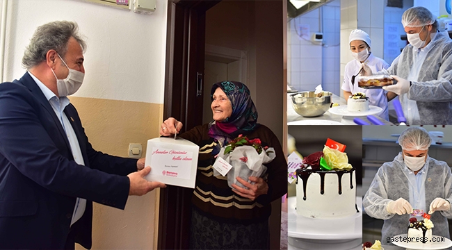 Bornova Belediye Başkanı İduğ Elleriyle yaptı, elleriyle götürdü