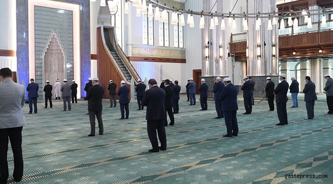 Diyanet cuma namazı için uyarı afişleri hazırladı!