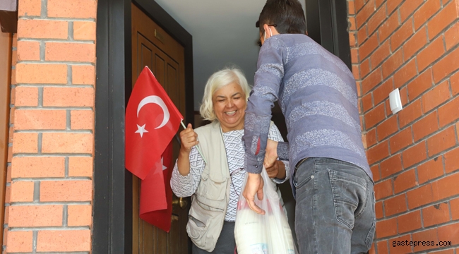 Eskişehir'de Bayraklar ve Kandil Simitleri Büyükşehirden!