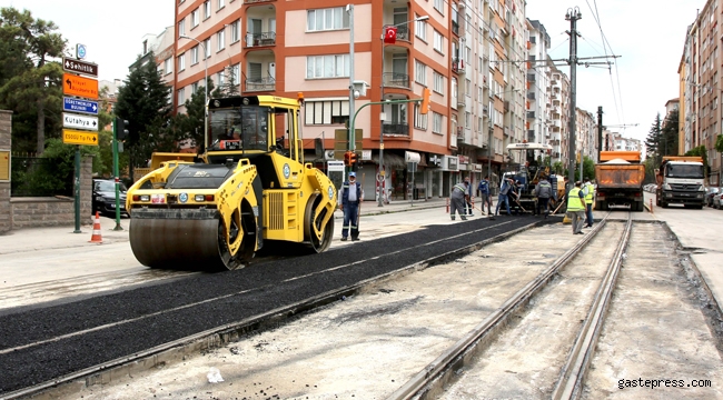 Eskişehir'de Sokağa Çıkma Yasağında Asfalt Çalışmaları Hız Kesmiyor!