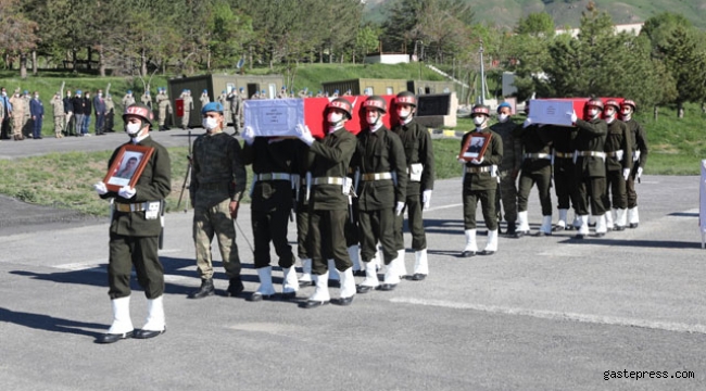 Hakkari'de şehit 2 asker, törenle memleketlerine uğurlandı