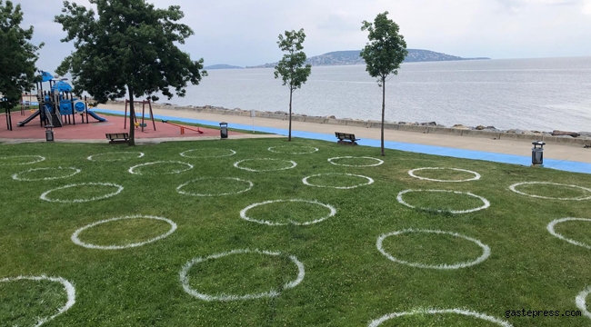 İstanblu İBB'den Parklara Sosyal Mesafe Halkaları!