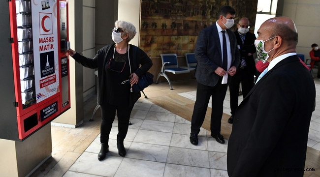 İzmir Büyükşehir bir günde 117 bin maske dağıttı!