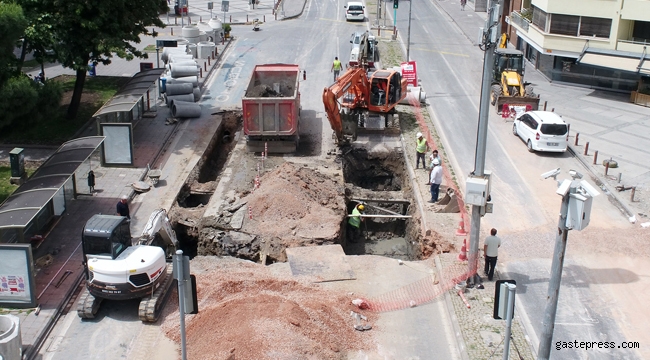 İzmir Talatpaşa Bulvarı’nda altyapı mesaisi!