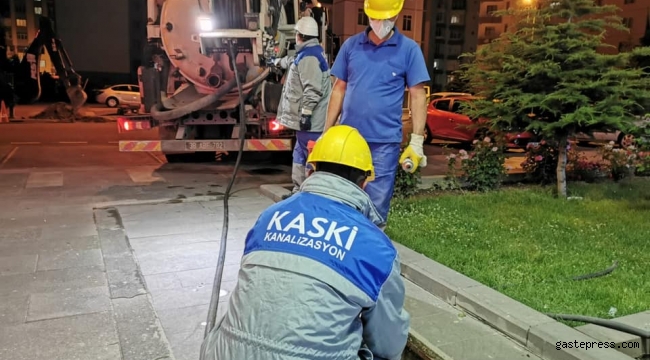 KASKİ Ekipleri sahada oluşan arızalara anında 7/24 müdahale etmektedir.