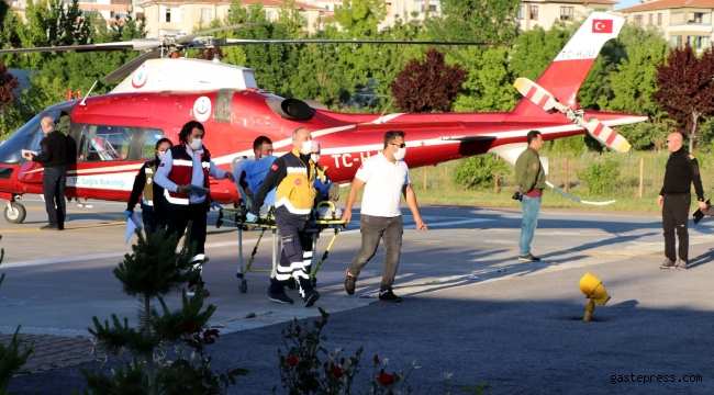 Kayseri'de hızarla elini kesen genç, ambulans helikopterle hastaneye kaldırıldı