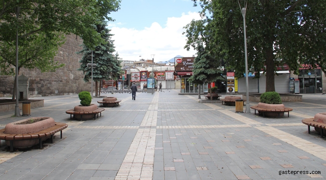 Kayseri'de, sokağa çıkma kısıtlamasının ilk gününde sessizlik vardı!