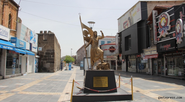 Kayseri'de yasağın ilk günü cadde ve meydanlar boş kaldı