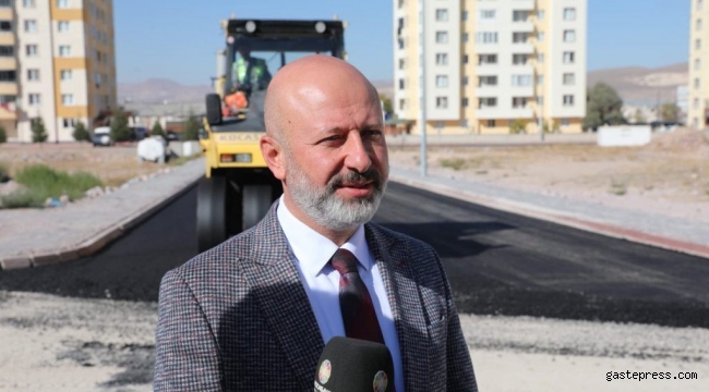Kayseri Kocasinan Belediyesi, yol ve kaldırım yenileme çalışmalarına hızla devam ediyor.
