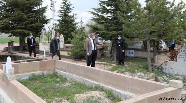 Kayseri Melikgazi Belediyesi Mezarlıkların Bakım ve Onarımını yaparak Bayrama Hazırlık Yapıyor