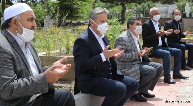 Kayseri Melikgazi'nin 40 Mezarlığında Dualar Edildi!