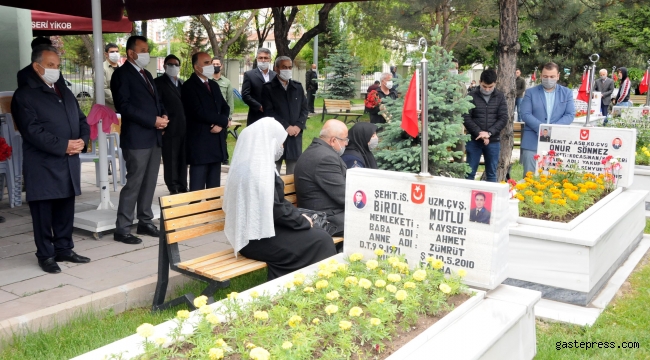 Kayseri protokolünden şehitlik ziyareti
