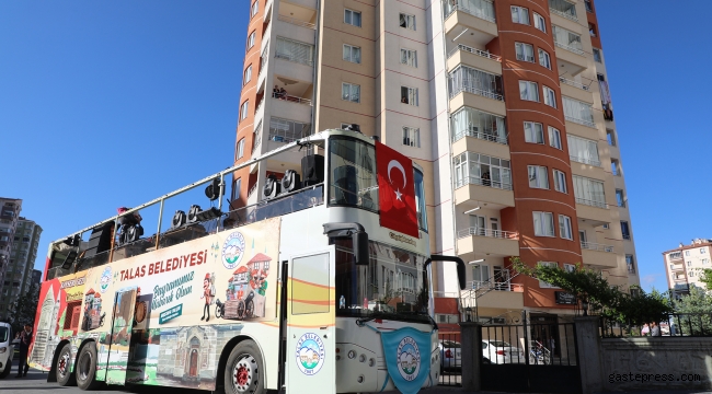 Kayseri Talas Belediyesi gezi otobüsü, bayramda da Talaslılara eğlenceli anlar yaşattı.