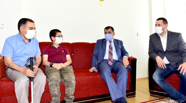 Malatya Büyükşehir Belediye Başkanı Selahattin Gürkan Engelli Aileleri ziyaret etti.
