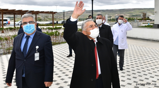 Memduh Başkan Kayseri Şehir Hastanesi'nde Moral Verdi!