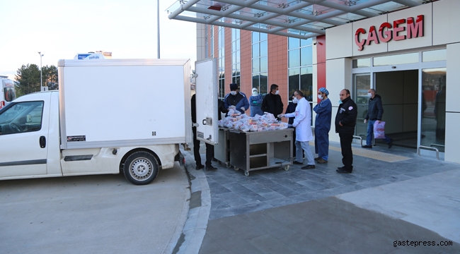 Sivas'da Başkan Bilgin'den Fedakar Sağlıkçılara İftar Yemeği!