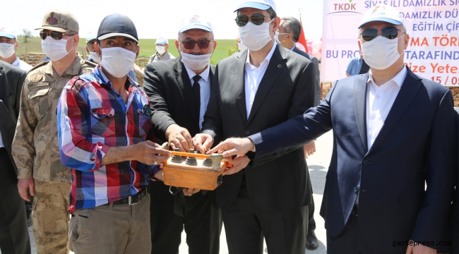 Sivas'ta Süt ve Damızlık Düve Üretimi Uuygulama Eğitim Çiftiğinin Temeli Atıldı