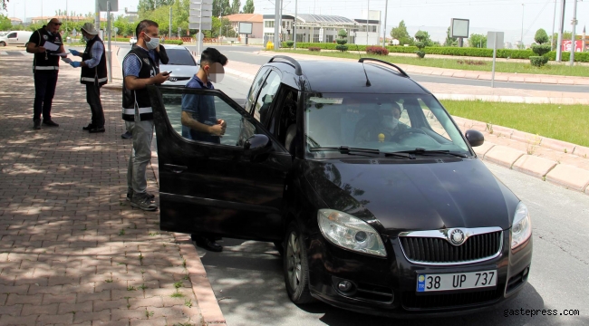 Sokak kısıtlamasında 14 yaşında çocuk, araç kullanırken yakalandı
