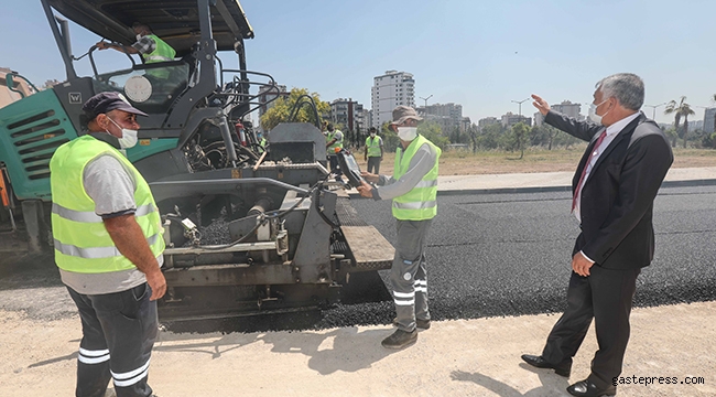Adana Büyükşehir asfaltsız yol bırakmama adına kararlı ilerliyor   
