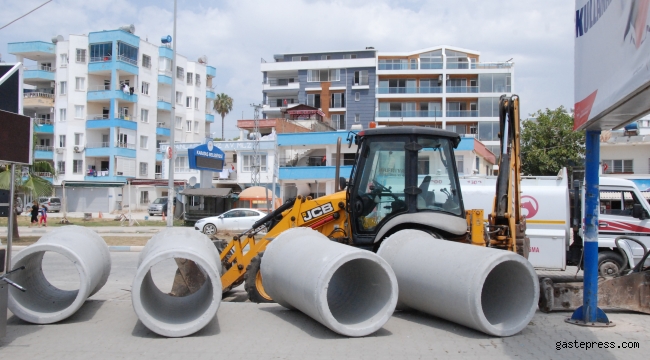 Adana Büyükşehir çalışıyor, Karataş’ta su baskını sorunu çözülüyor   