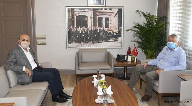 Adana'da Başkan Zeydan Karalar, Vali Mahmut Demirtaş’ı Adanalı Valiliği makamında son kez ziyaret etti!