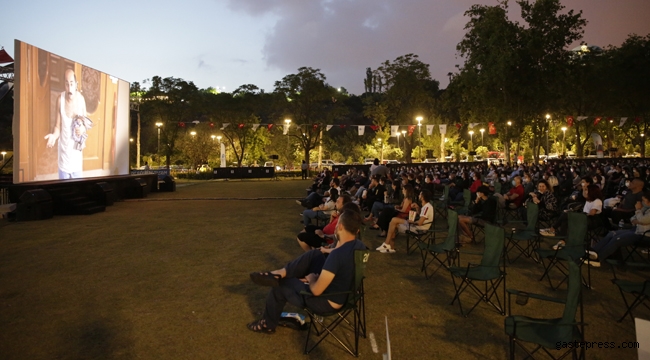 Antalya'da Yıldızlar Altında Sinema Keyfine yoğun ilgi vardı!