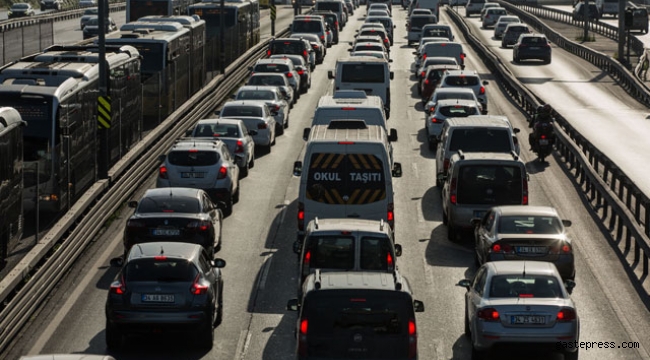 İstanbul trafiğinde sabah yoğunluğu