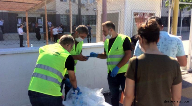 İzmir Büyükşehir'den YKS’de ter dökecek öğrencilere su ve maske desteği